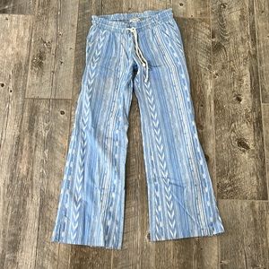 blue and white billabong pants size medium
